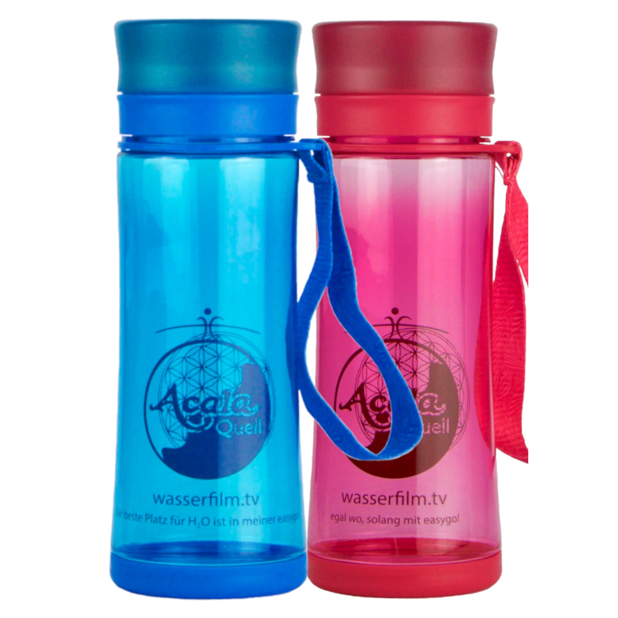 Zu sehen ist eine blaue und eine pinke Easygo Tritan Trinkflasche vor weißem Hintergrund. Die Flaschen haben farblich passende Schraubdeckel und Bändchen zum halten. Man sieht das Acala Logo und die Blume des Lebens.